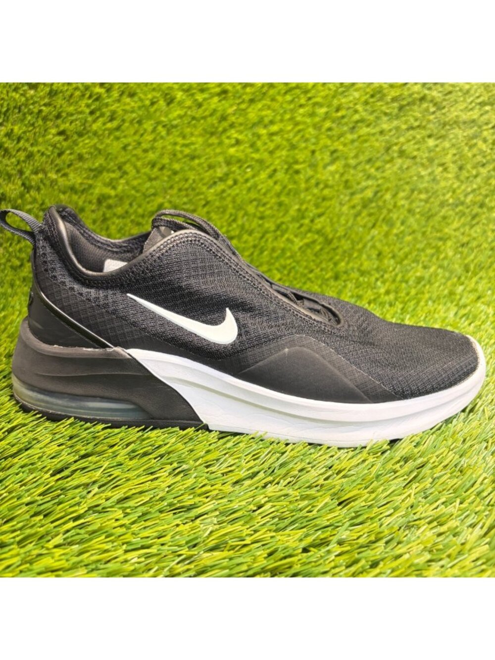 Nike Air Max Motion 2 Womens Size 8 Black White Athletic Running Shoes Sneakers
